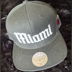 Mitchell & Ness Black Miami NBA Logo Fitted